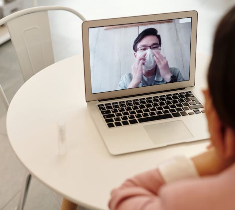Evaluative Criteria for Selecting an Online Therapist: Key Considerations