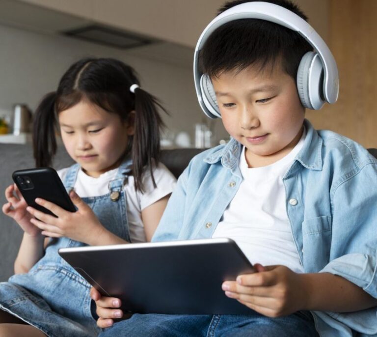 The Child and Technology: Tips for a Healthy Balance