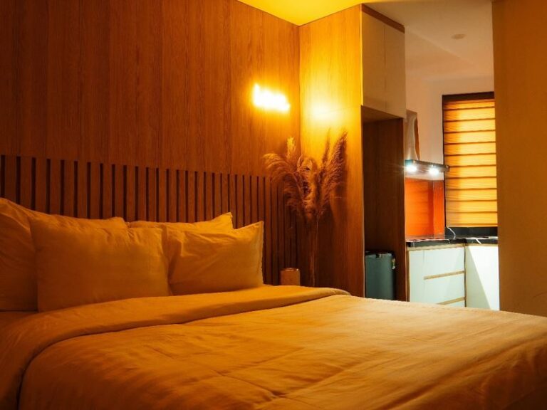 How to Create a Hotel-Like Bedroom at Home